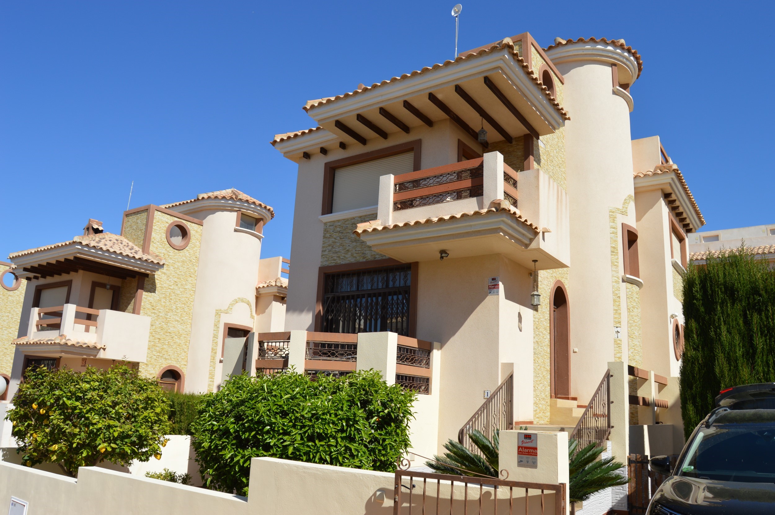 5 Bed Detached Villa with Private Pool and WiFi