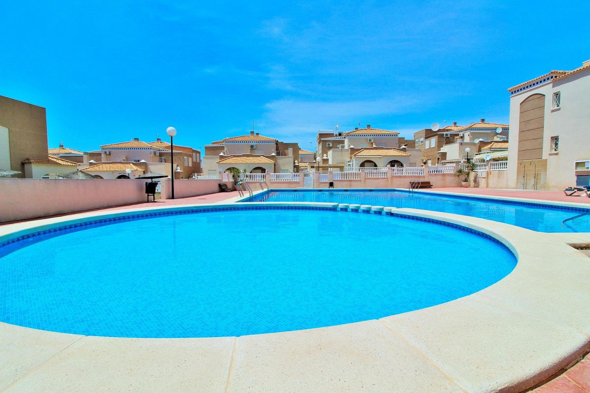 2 bed 1 bath Bungalow in TORREVIEJA.4